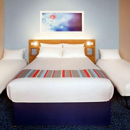 Travelodge Llanelli Cross Hands Екстер'єр фото