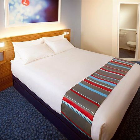 Travelodge Llanelli Cross Hands Екстер'єр фото