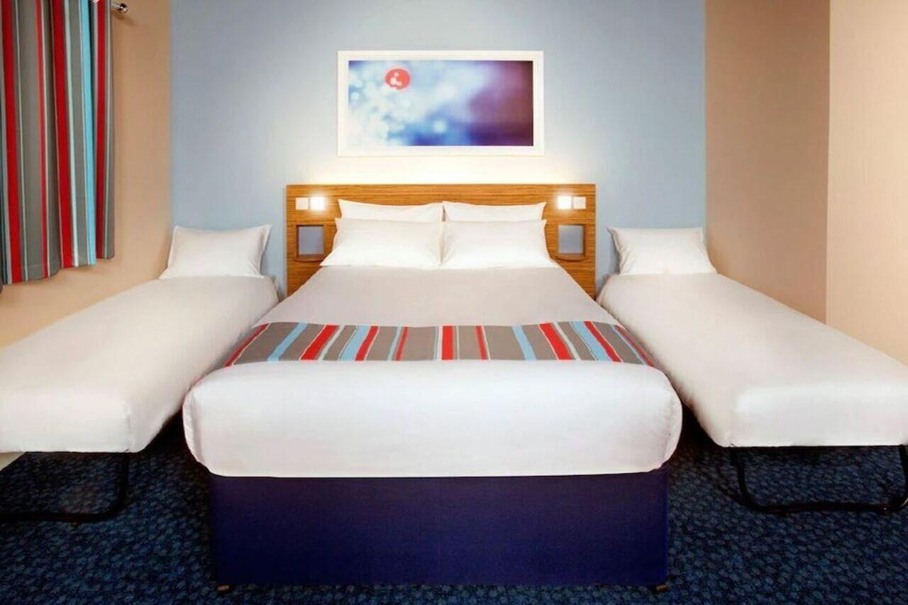 Travelodge Llanelli Cross Hands Екстер'єр фото