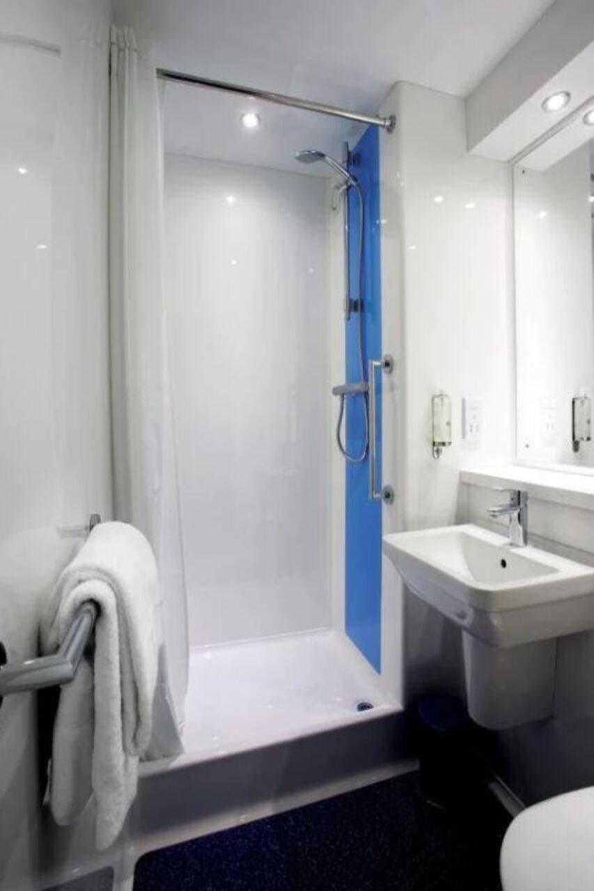Travelodge Llanelli Cross Hands Екстер'єр фото