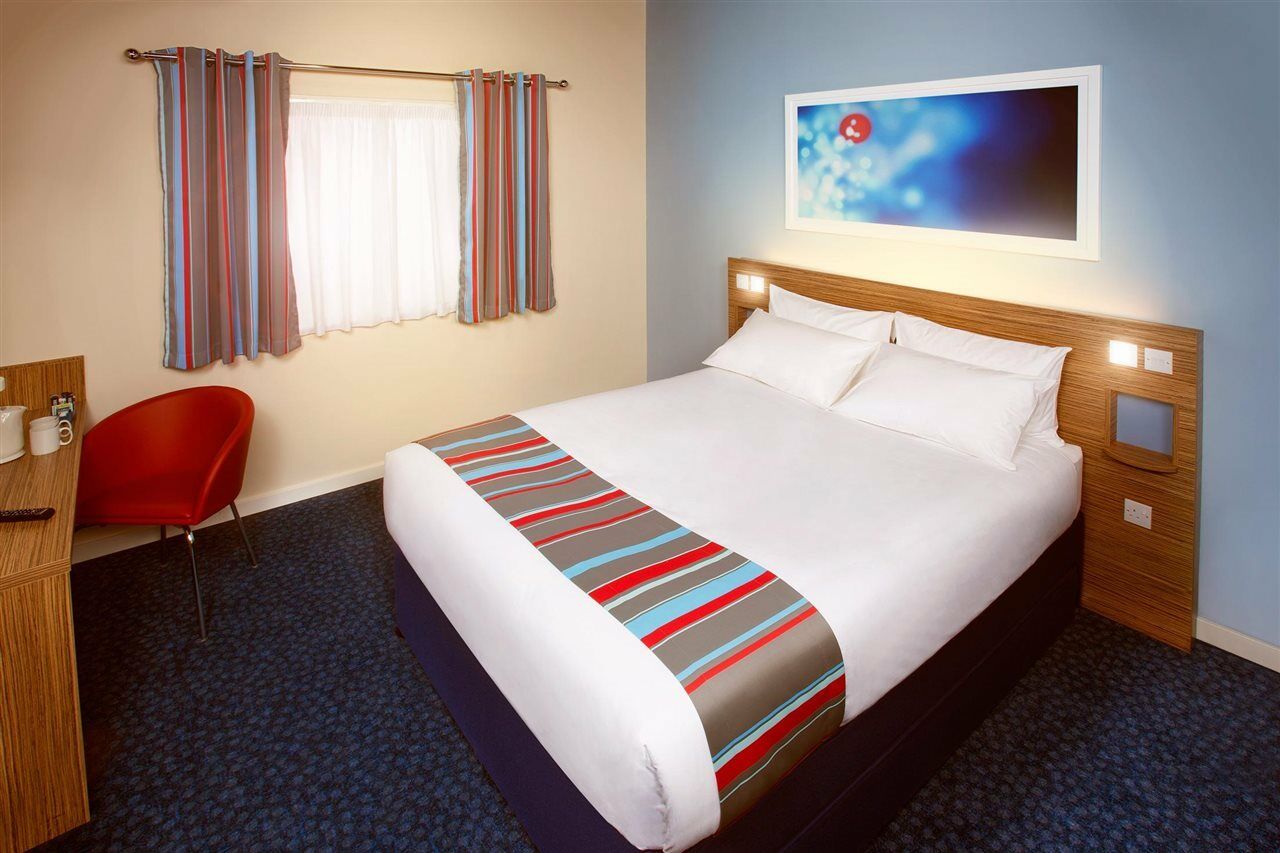 Travelodge Llanelli Cross Hands Екстер'єр фото