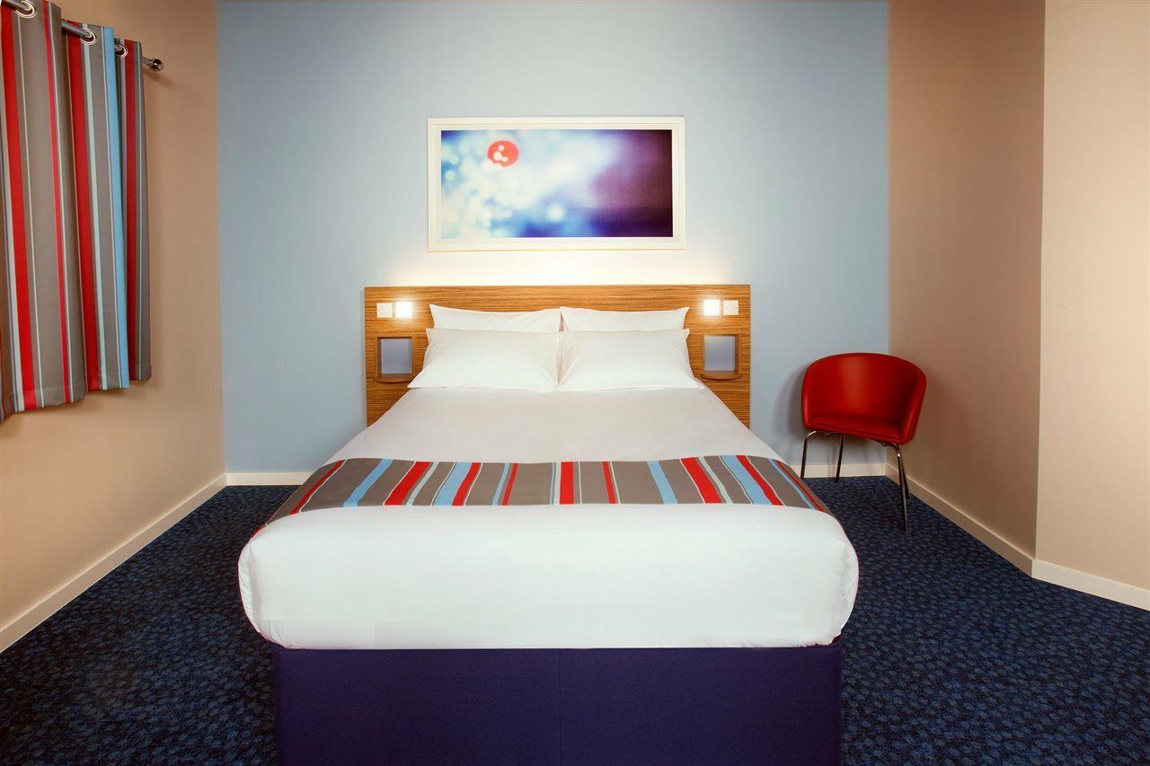 Travelodge Llanelli Cross Hands Екстер'єр фото